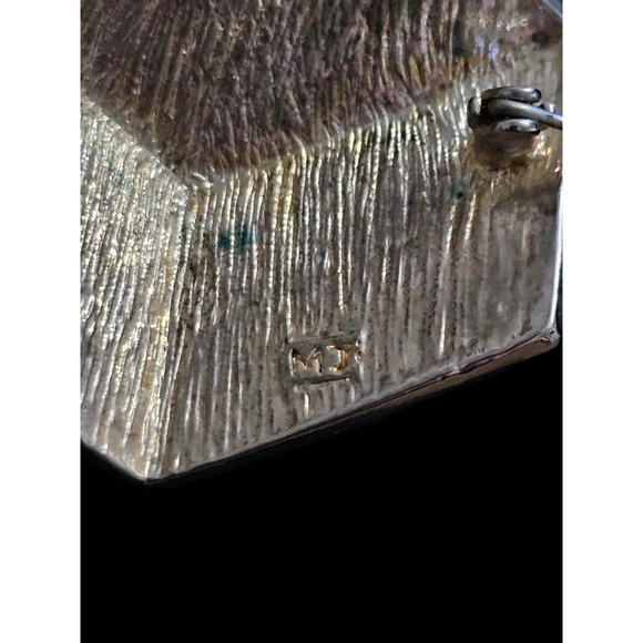 Vintage Pendant Brooch Signed MJ Christmas Present Pendant Enamel Red Green Gold - Picture 9 of 9